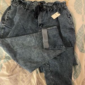 Plus size paperbag jeans